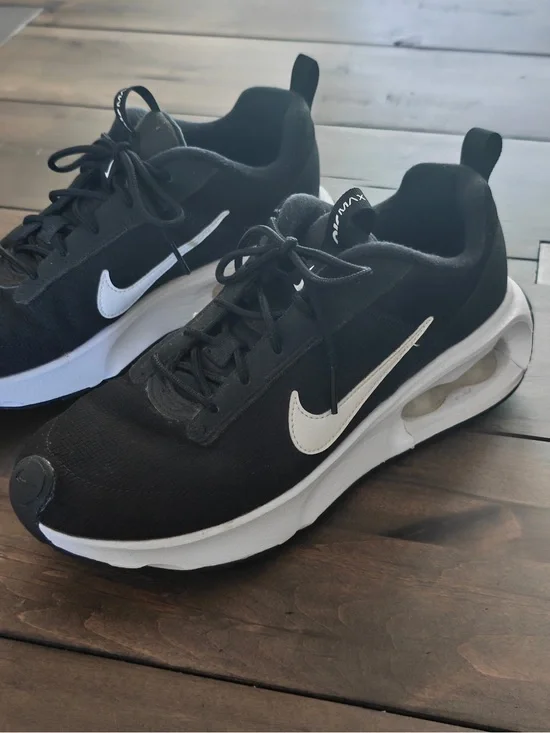 Nike Women's Black and White Air Max-Style Running Sneakers