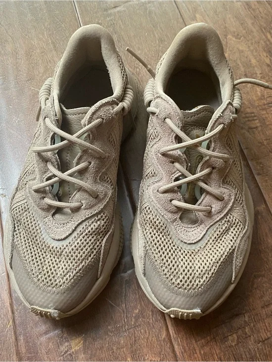 Adidas Ozweego Sneakers women’s size 6