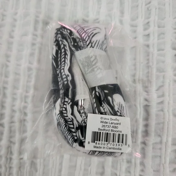 Vera Bradley Wide Lanyard Bedford Blooms Black White Floral 26737-R80 NIP