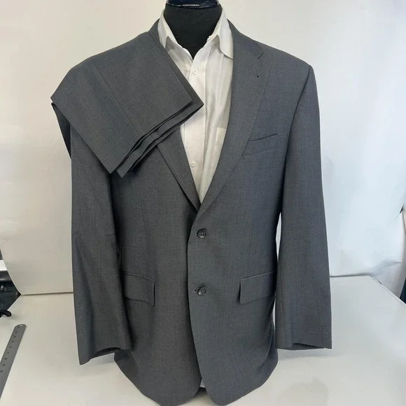 Jos A Bank Signature Suit Mens 42R 34x31 Gray Wool Silk Tailored Fit 2 Piece