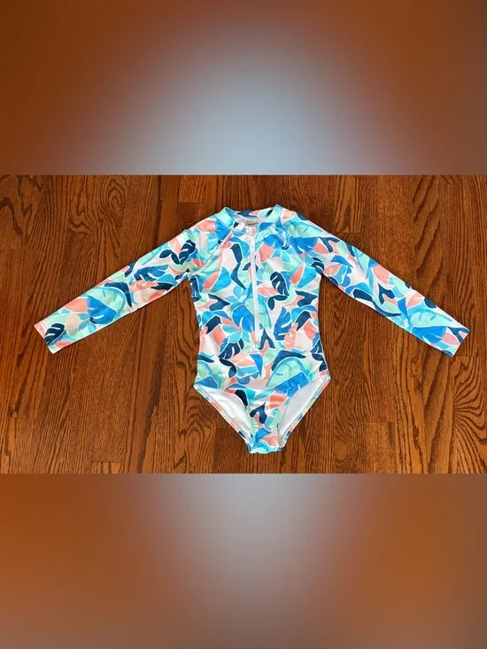Old Navy girl swimsuit, size 6-7