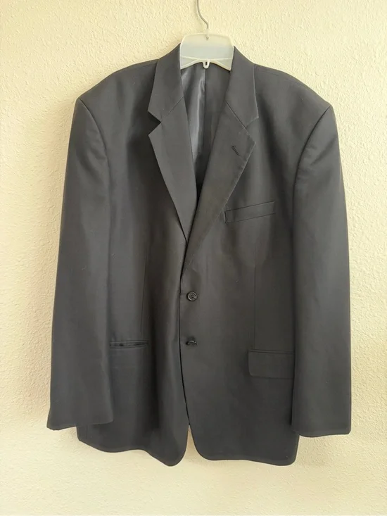 Men's Black Two-Button Suit Jacket - Classic Tailored Look