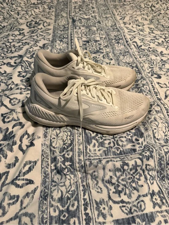 Brooks White Women's Running Sneakers