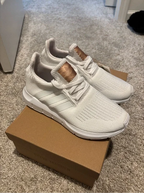 New Adidas Swift Run W EG9492 Women's 5.5 White/Copper Sneakers NWT