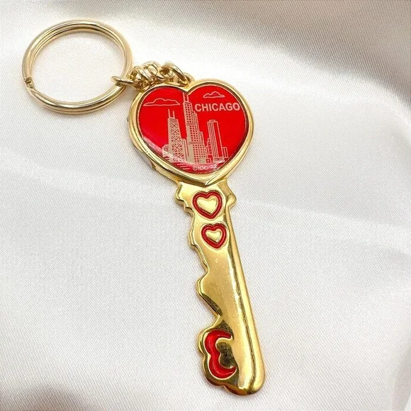 Vintage Y2K Chicago Gold Tone Red Enamel Heart Key Keychain Classic Jewelry Boho