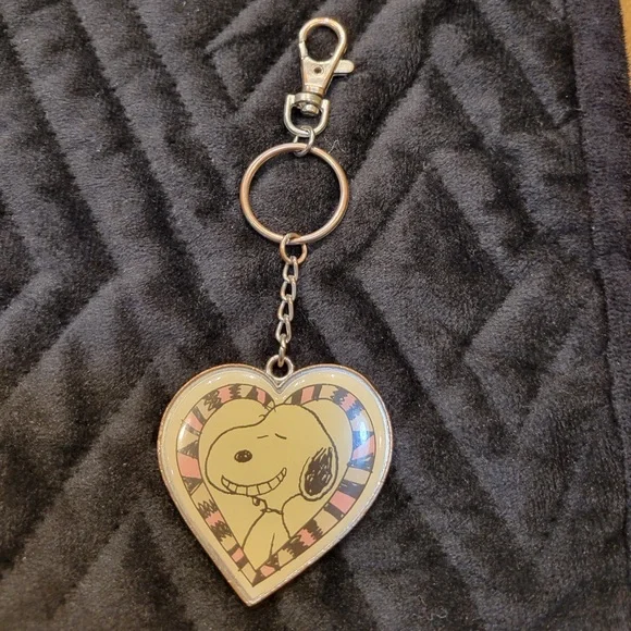 VTG Snoopy Dog Heart-Shaped Keychain Charm Collectible Fandom Cute‎ Fun Classic