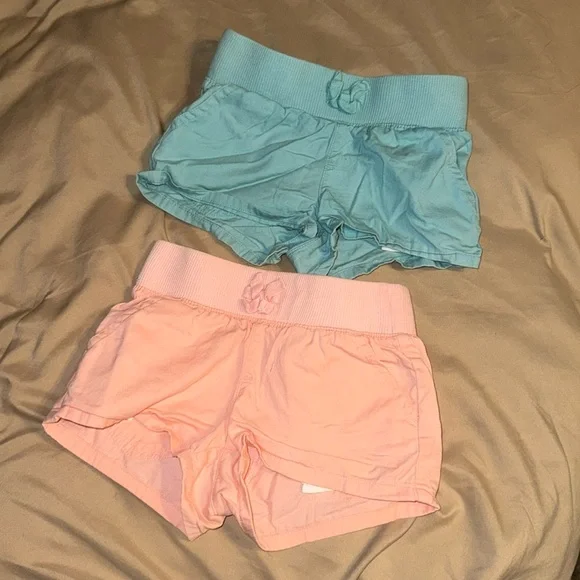 Children’s place size 4, blue and peach shorts two pairs