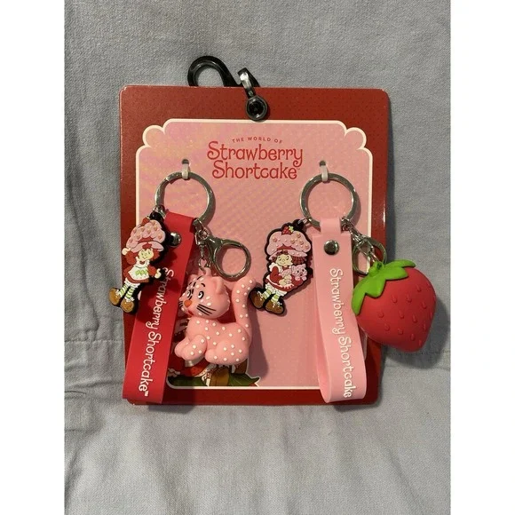 NEW‎ The World of Strawberry Shortcake Pink & Red 3D Figural Charm Keychain Set