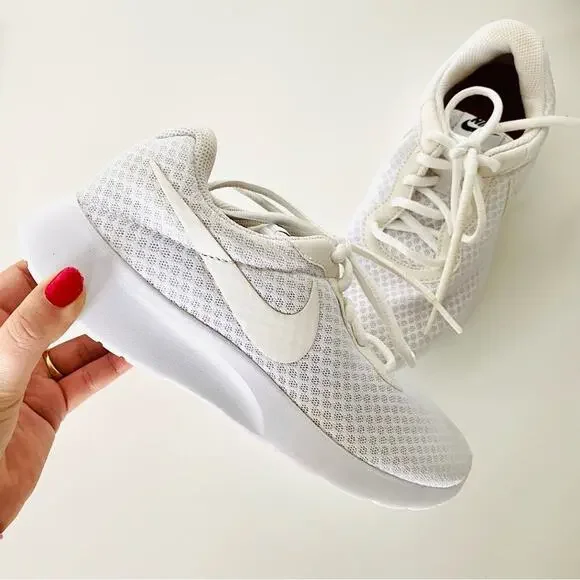 NIKE White Logo Classic Athletic Running Shoe Sneakers Lace Up Gym Shoes 7.5