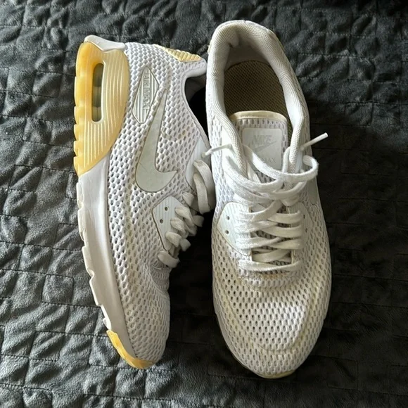 Nike Air 9 Max Woman’s Ultra Breathe White Lace-Up Tennis Shoes