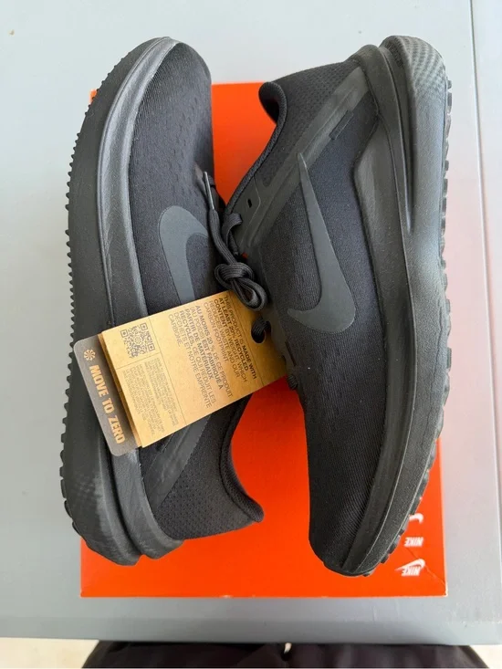 NEW Nike women’s size 10 air winflo Black Low-Top Athletic running shoe