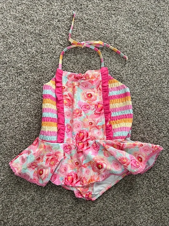 Super cute Cheeky Plum one piece with ruffle, size 5T, EUC