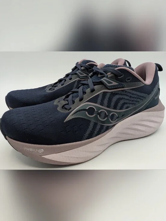 Saucony Triumph 22 Running Shoes in Navy/Dusk Women's 9.5