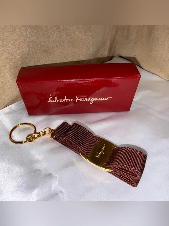 Salvatore Ferragamo Vara Bow Grosgrain Ribbon Keychain Gold Tone Made in Italy