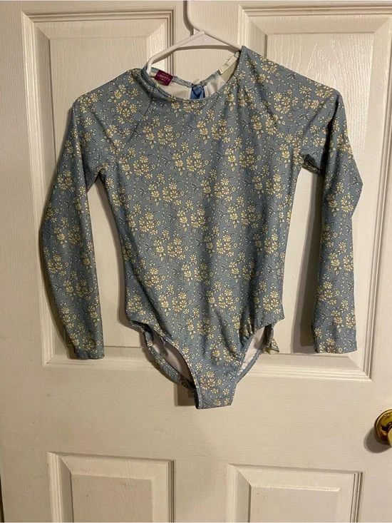 EUC Girls Minnow Rash guard One Piece Swimsuit In Light Blue W/beige flowers
