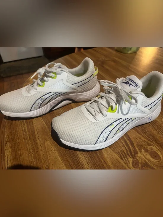 Reebok White Low-Top Shoe with Lime Green Insole