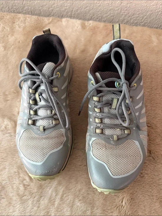 Merrell tennis shoes  3710
