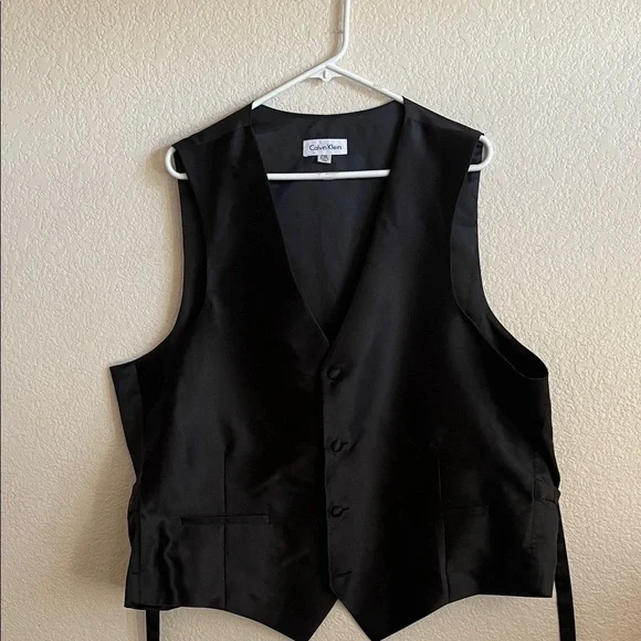 Calvin Klein Men's Sleek Black Vest