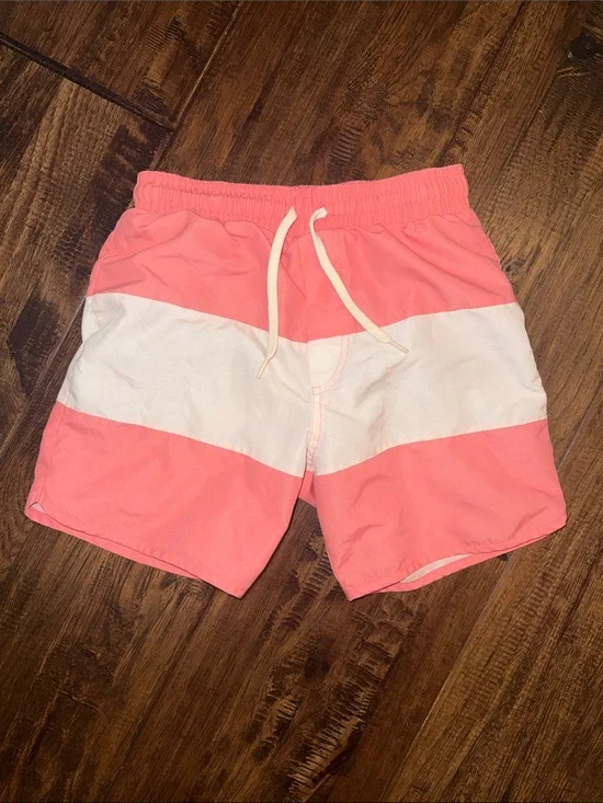 Minnow color block boardie Coral & White Stripe. Size 9/10. Good condition.