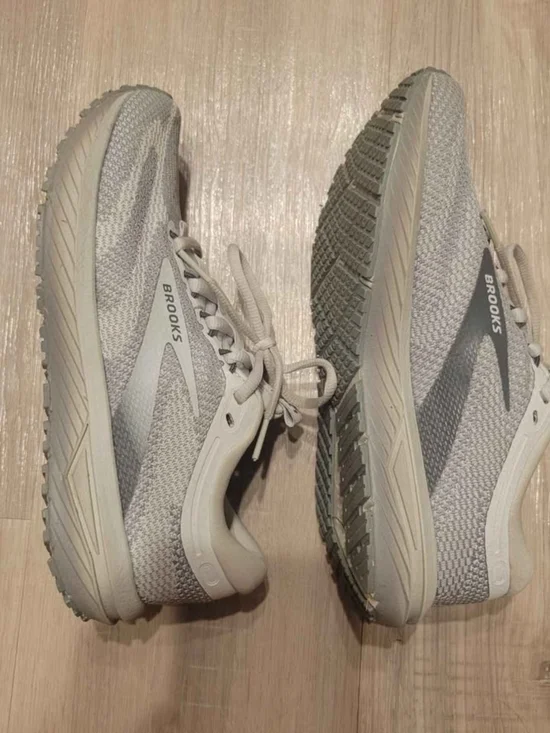 Brooks Lightweight Neutral Running Shoes - Light Gray