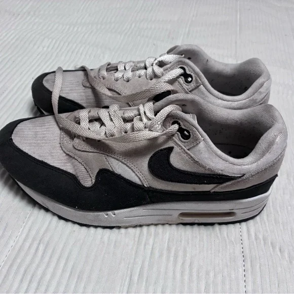 Women’s 9 Nike Air Max