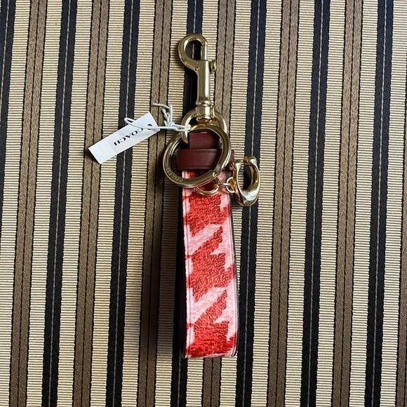 COACH Loop bag charm red pink houndstooth print keychain w/brass CK069