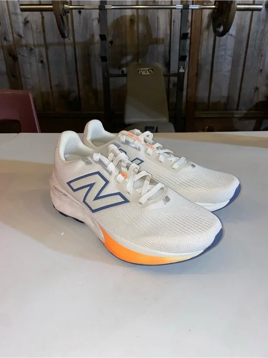 New Balance Fresh Foam 520 V9 Unisex Size 11/9.5 White Running Shoes NEW