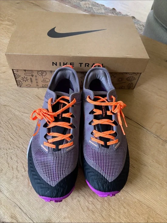 Nike Air Zoom Terra Kiger 8 Trail Runners New in box