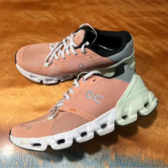 On Cloudflyer 4 Running Shoes Peach Aloe size 8.5 Sneakers