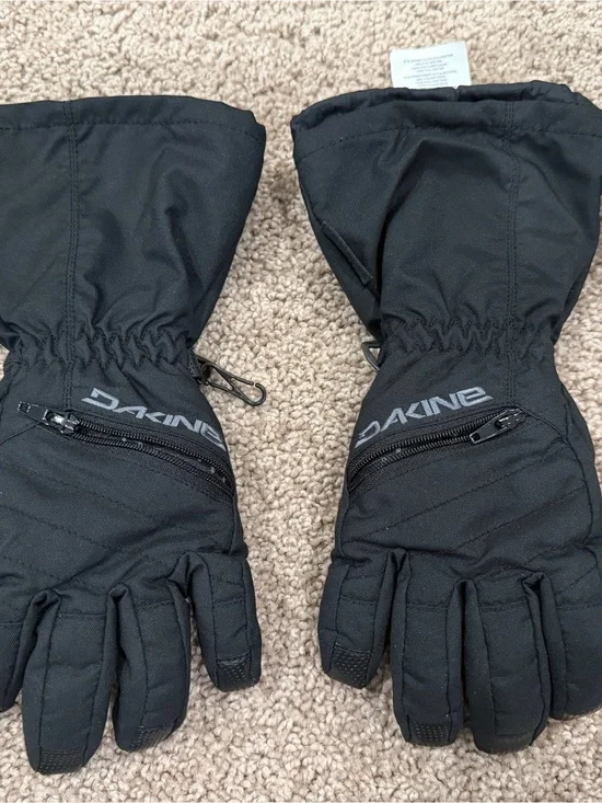 Dakine Black Winter Snow Gloves with Zipper Pocket