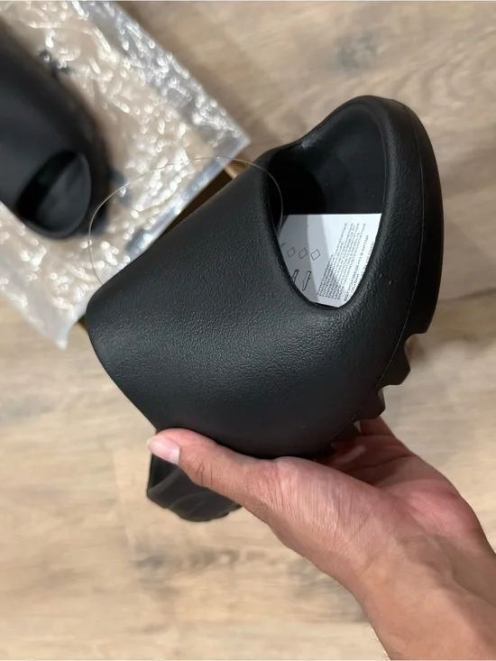Black slides size 10