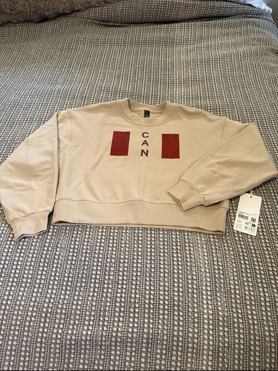 NWT Lululemon Canada Perfectly Oversized Cropped Crew size 4