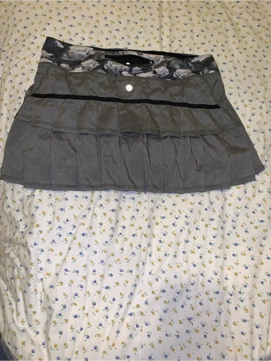 lululemon athletica Gray Mini Skirt with Floral Waistband