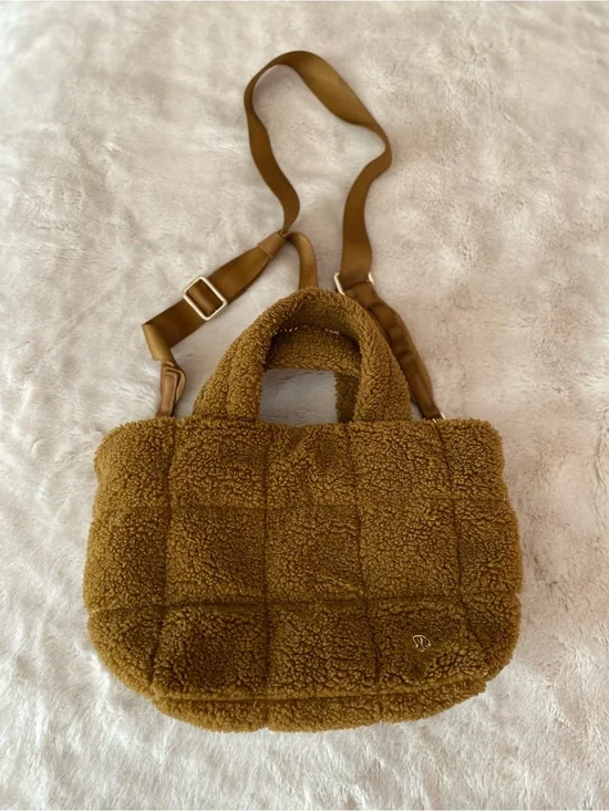 Lululemon Athletica quilted Grid burnt caramel Sherpa crossbody/shoulder bar
