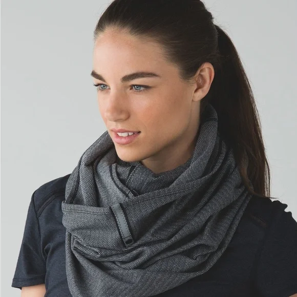 Lululemon Herringbone Vinyasa Scarf Reflective Logo Tab
