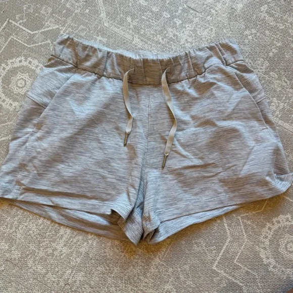 Lululemon On The Fly Shorts 2.5
