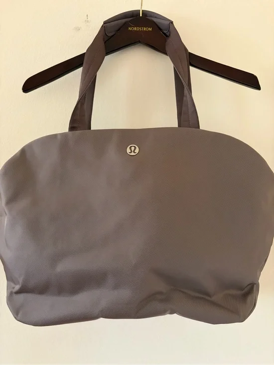 lululemon athletica Taupe Gray Weekend Tote