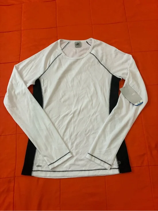 Alo Shirt Womens Medium Alo CoolFit White & Black Long Sleeve Performance