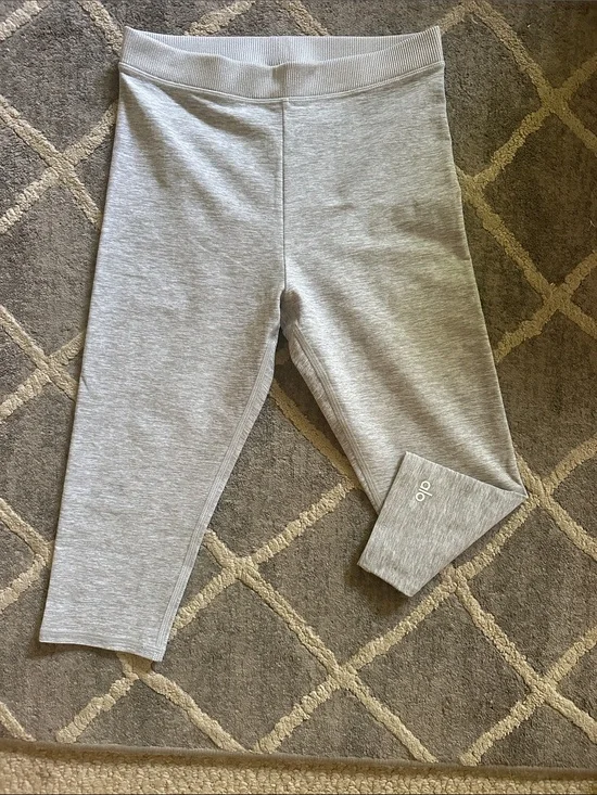 ALO Yoga Heather Gray Women's Cropped Leggings