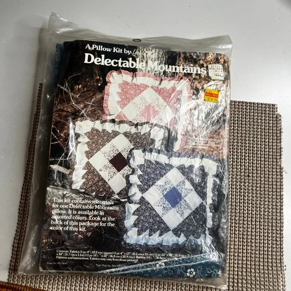 Vintage Yours Truly Delectable Mountains Pillow Kit Blue White Floral Patchwork