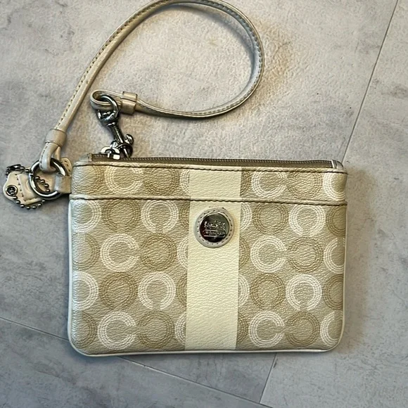 Coach Vintage wristlet  Cream & tan EVC Full front pocket  horse & carriage logo