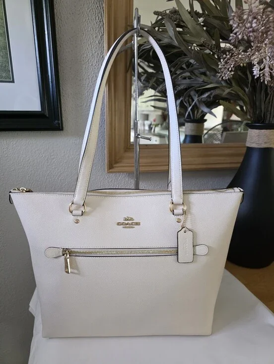 COACH  79608  Chalk White Gallery Shoulder Tote