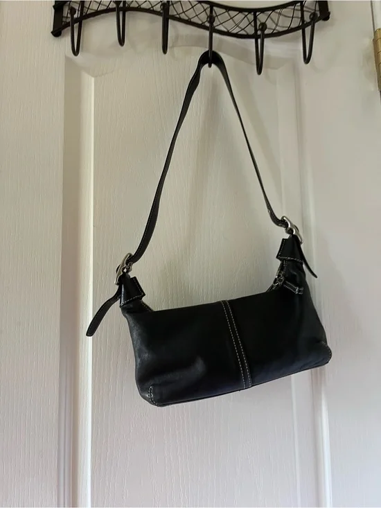 Vintage Coach Classic Black Leather Shoulder Bag