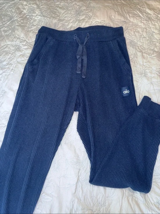Alo Yoga Muse Sweatpants Navy