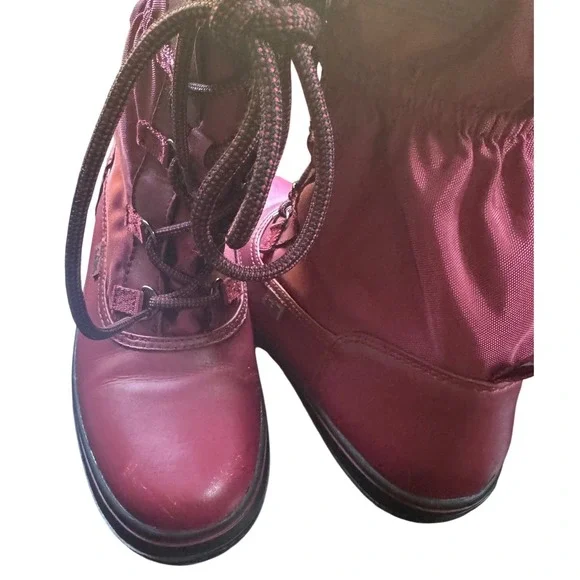 Coach Sage Snow Red Burgundy Nylon Leather Lace Up Mild Calf Winter Boots Size 7