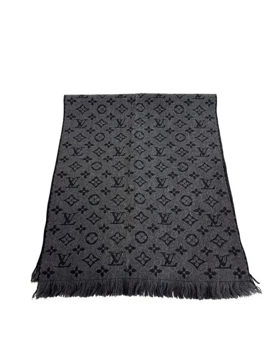 Louis Vuitton Echarpe Monogram Classic Scarf