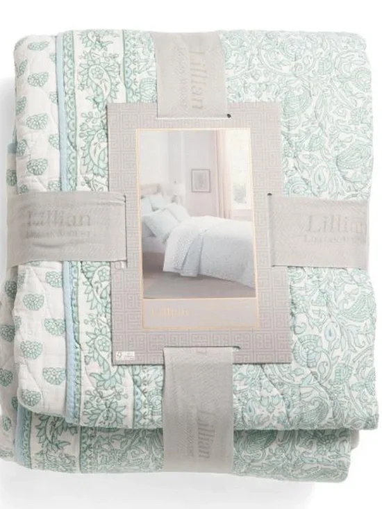 LILLIAN BY LILLIAN AUGUST paisley quilt set with mitered pieced border