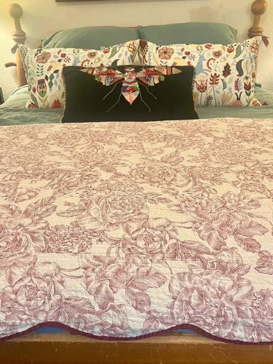 Sunham Home Queen Quilt Rose Floral Toile Scalloped Edge Cottagecore Bedspread