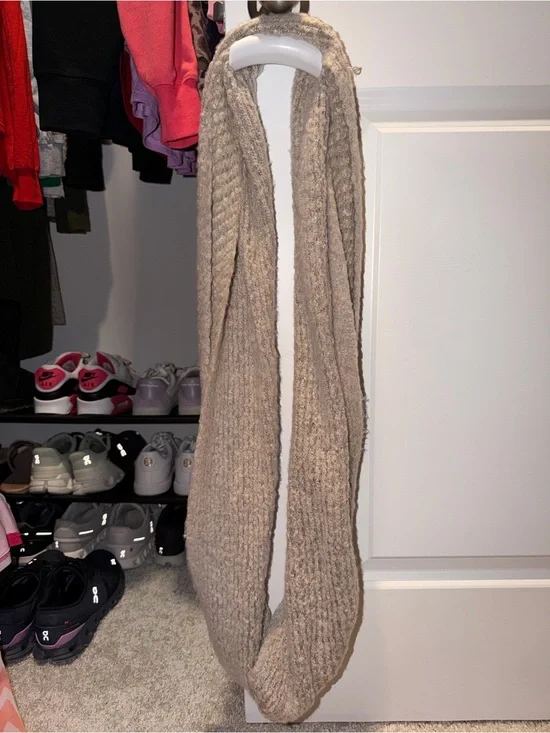 Cozy Chunky Knit Infinity Scarf - Taupe