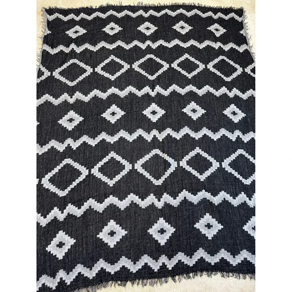 Wilfred Aritzia 100% Wool Fringe Scarf Black Gray Geometric Oversized Wrap